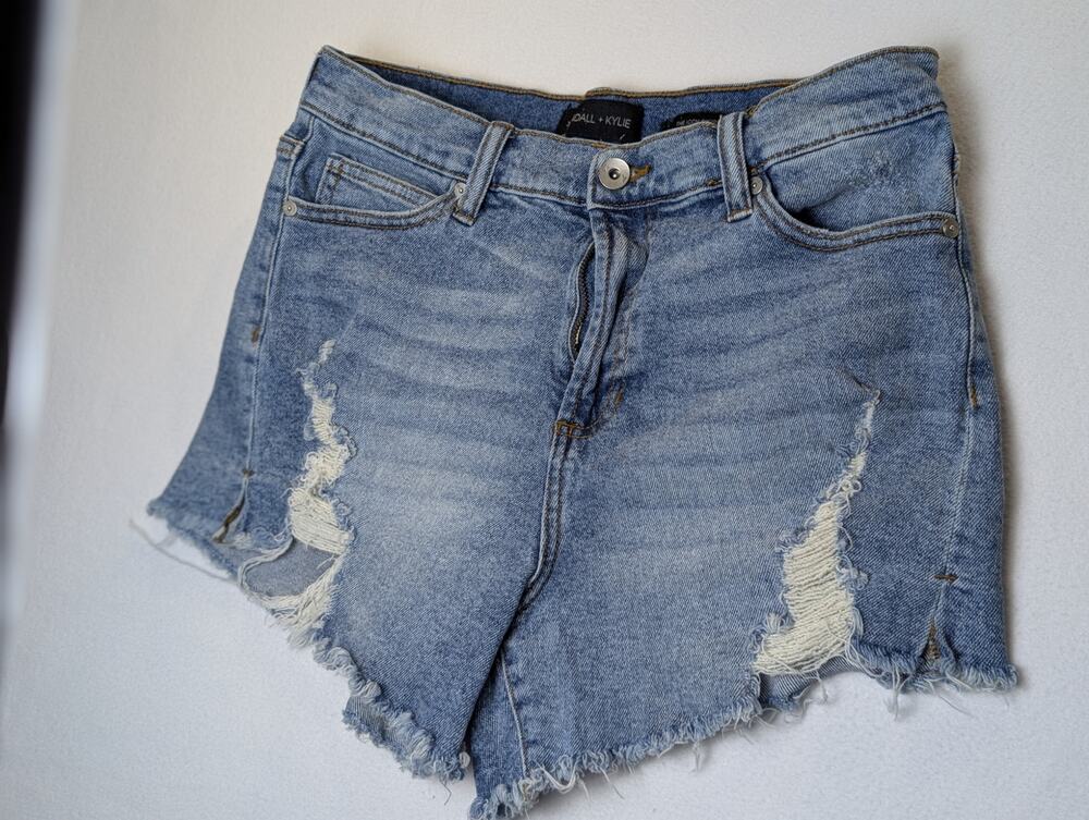 Kendall & Kylie Distressed Denim Women’s Shorts Size 9 The Icon Short